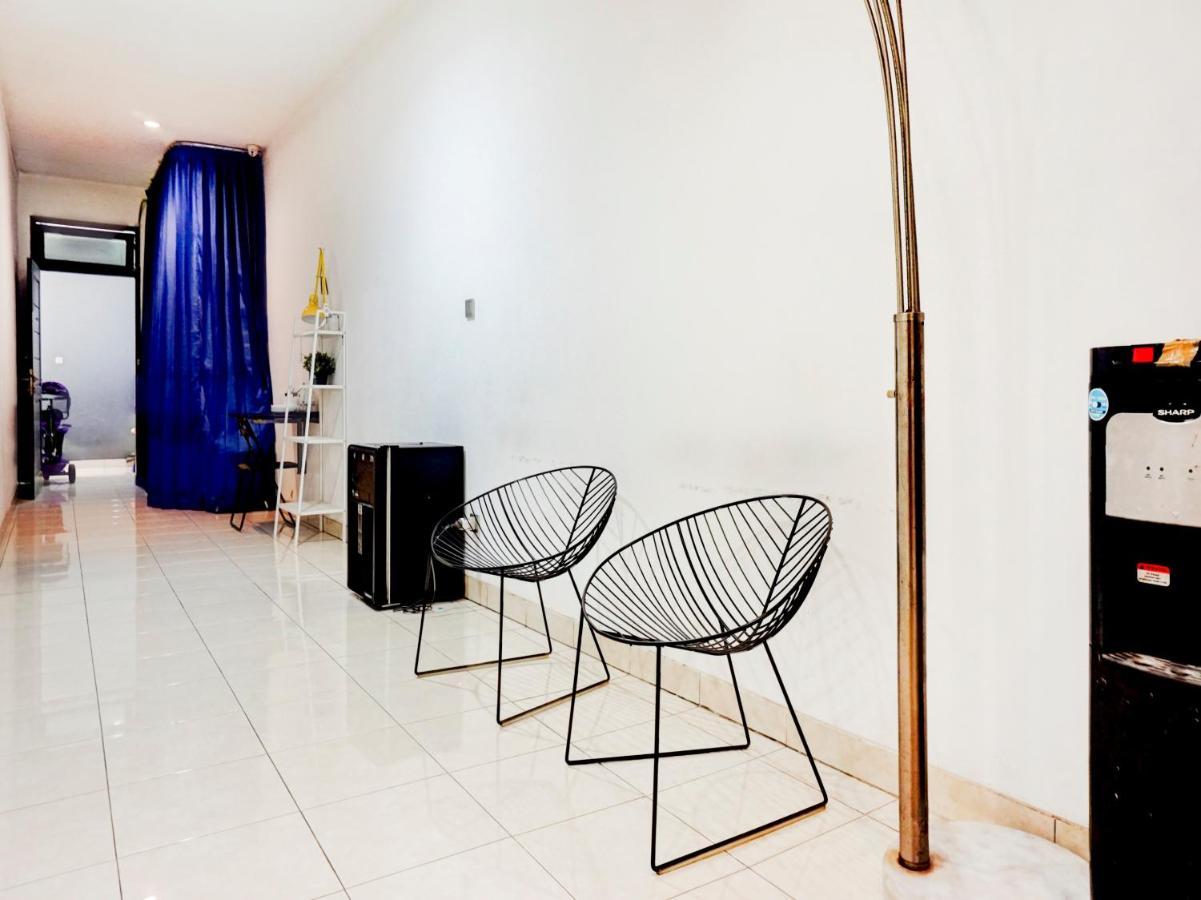 Oyo 90438 Mampang 34 Residence Джакарта Экстерьер фото