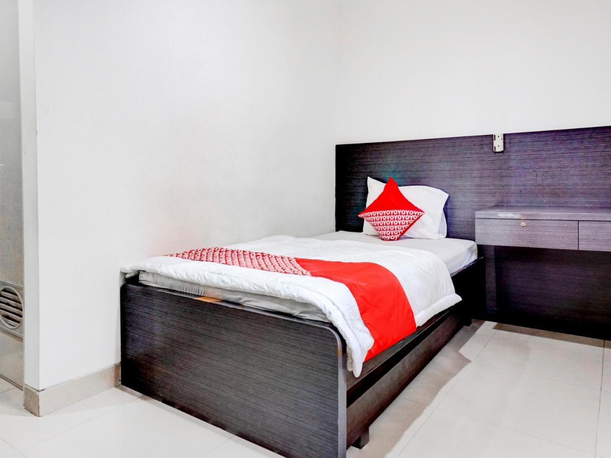 Oyo 90438 Mampang 34 Residence Джакарта Экстерьер фото